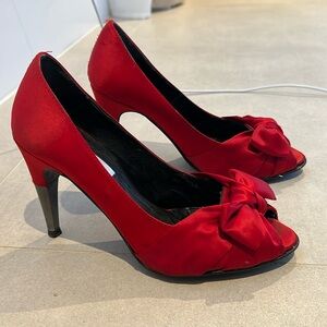Zara size 36 Red open toe bow heels shoes satin type of fabric elegant party